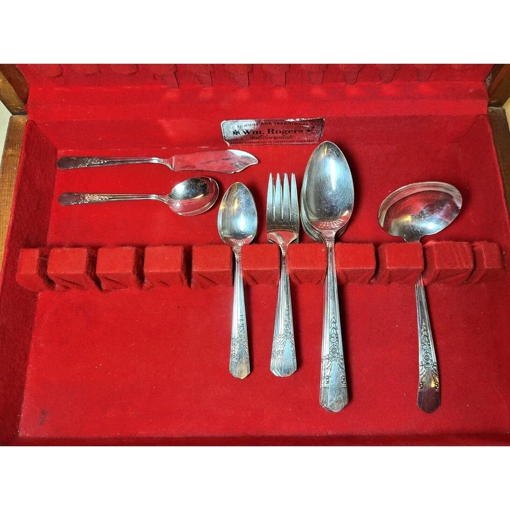 Simeon L & George H Rogers Co. X TRA Jasmine 1939 Silverplate Flatware 34 Pieces